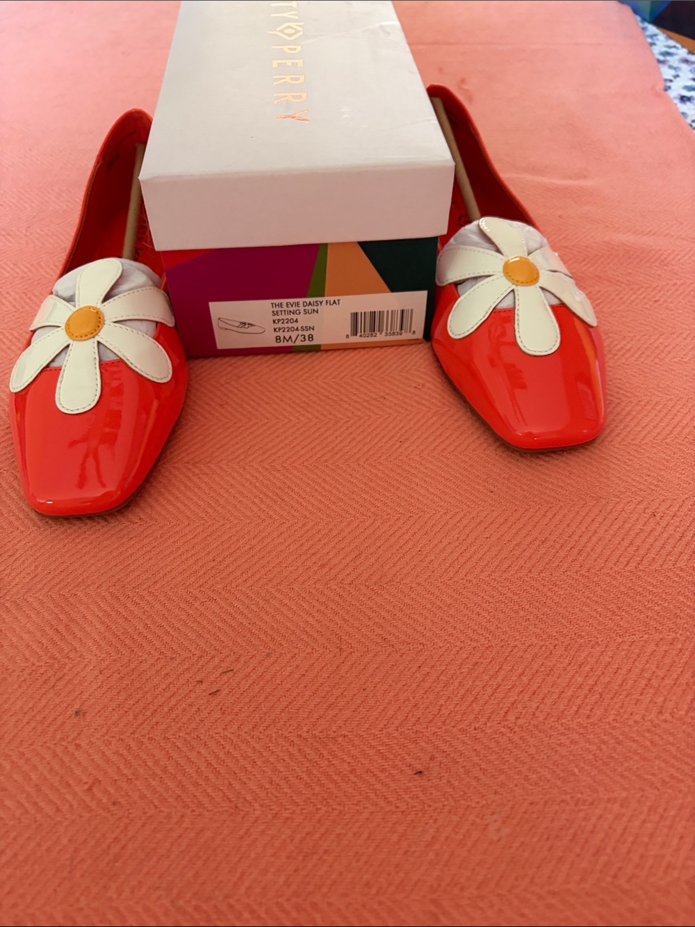 Katy Perry Collections Coral Patent Loafers with White Daisy - Picture 3 of 3